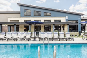 Outdoor Swimming Pool with sun loungers at Upper Vue Flats, Dublin, 43016